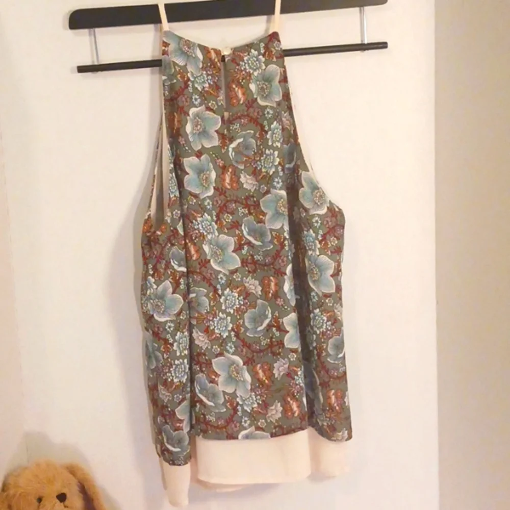 Women's Boho Floral Top Size S Cross Hatching V-neck Lightweight - Picture 2 of 6